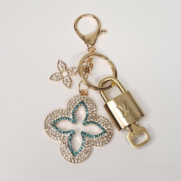 Authentic Louis Vuitton Lock & Key with Unbranded Flower Charm, Keychain 100725 - Picture 1 of 8